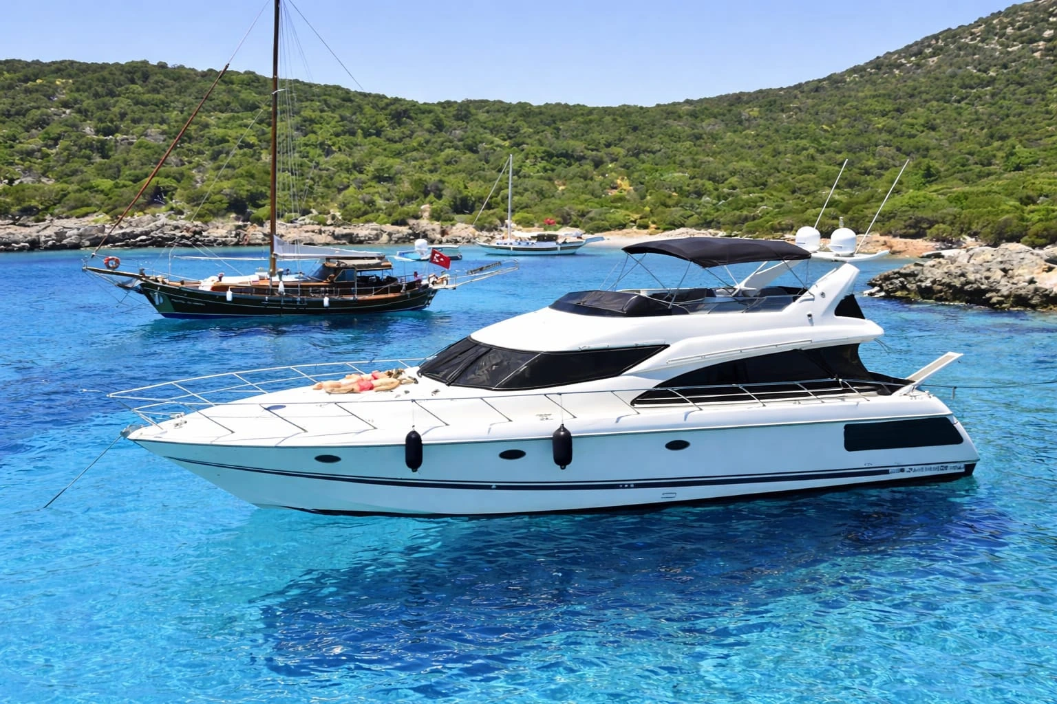 Sunseeker 62 Manhattan at anchor