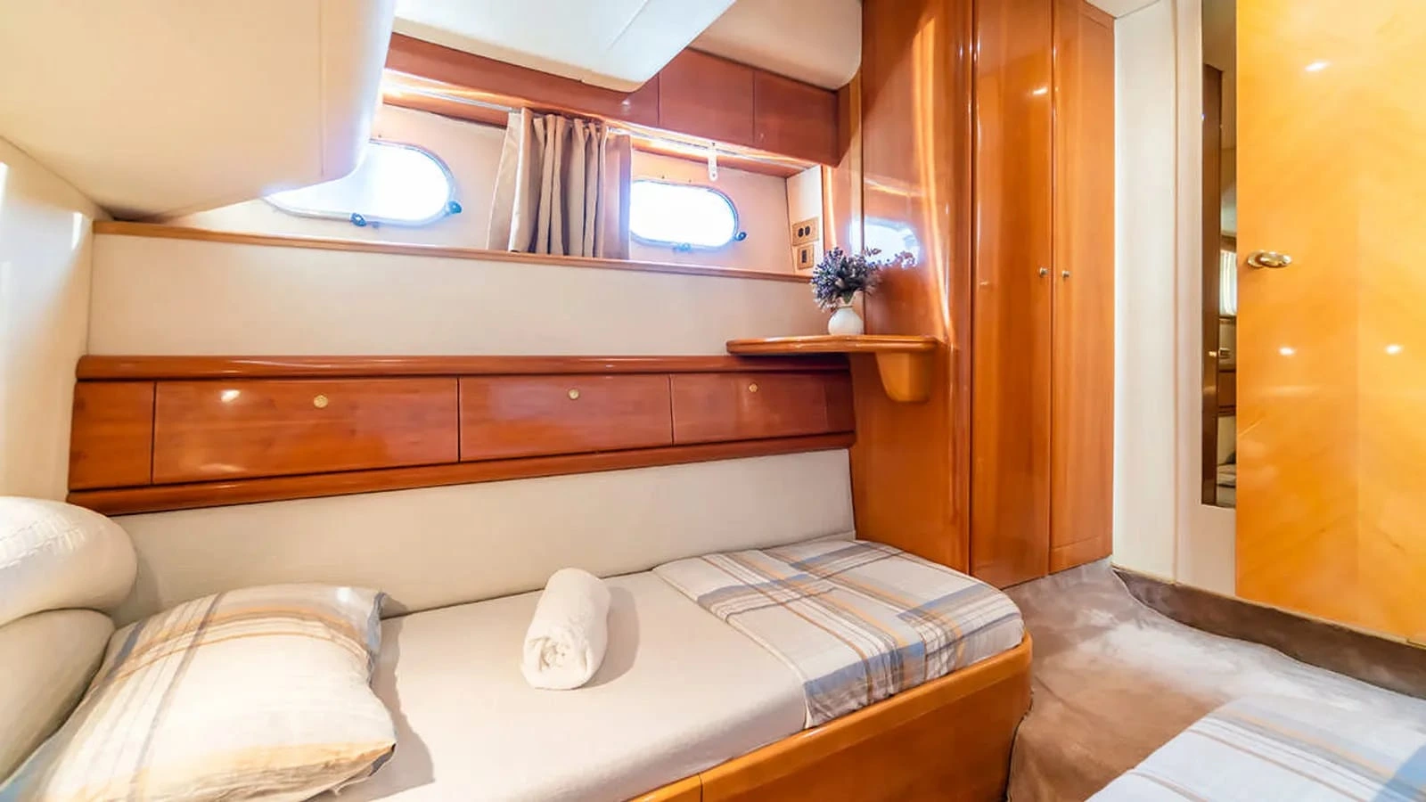 Sunseeker 62 Manhattan master cabin